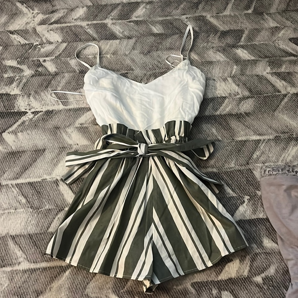 Paperbag waisted Altar'd state romper